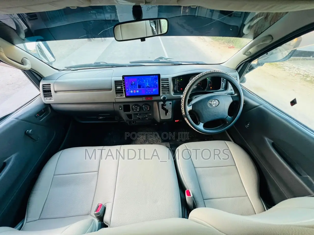 Toyota Quantum 2010 White