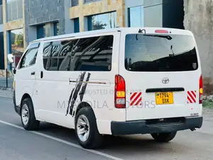 Toyota Quantum 2010 White