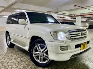 Toyota Land Cruiser 2010 White