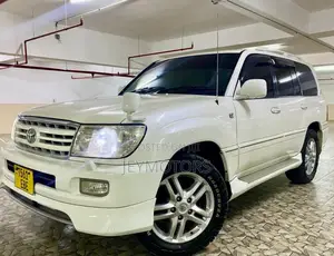 Toyota Land Cruiser 2010 White