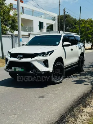 Toyota Fortuner 2023 White