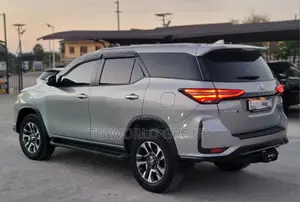 Toyota Fortuner 2025 Silver
