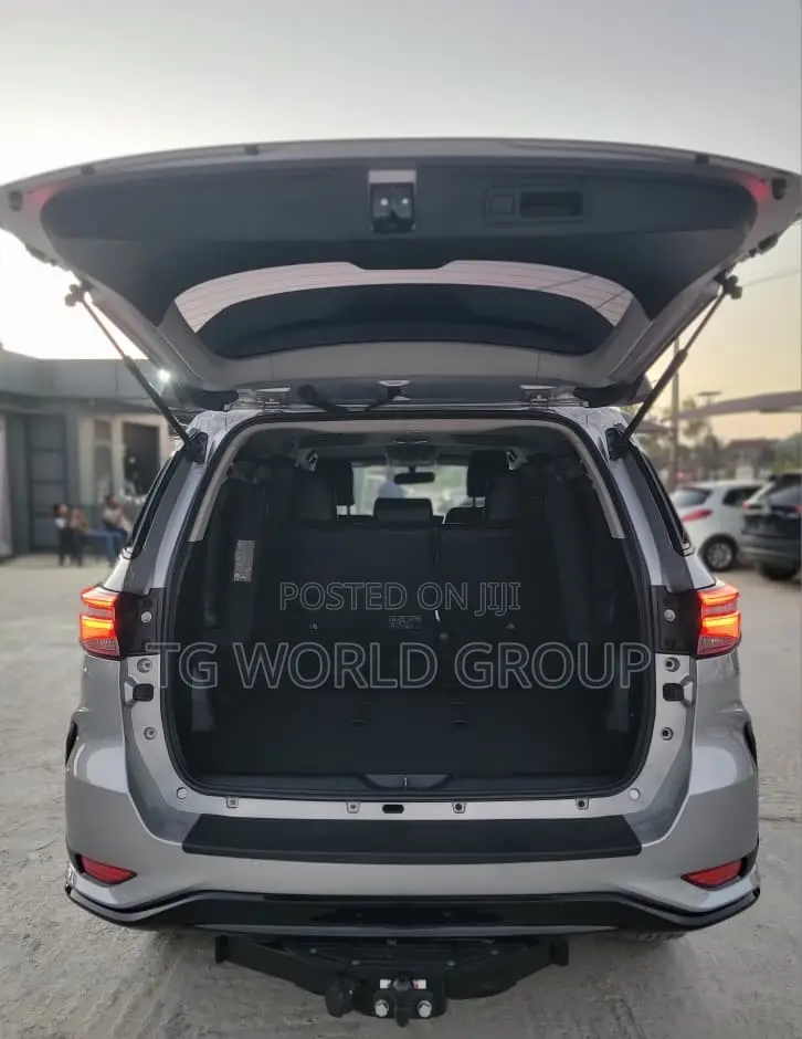 Toyota Fortuner 2025 Silver