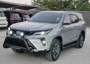 Toyota Fortuner 2025 Silver