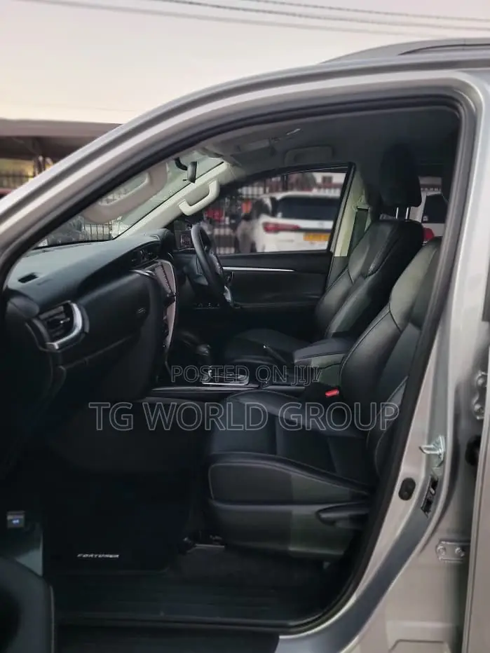 Toyota Fortuner 2025 Silver