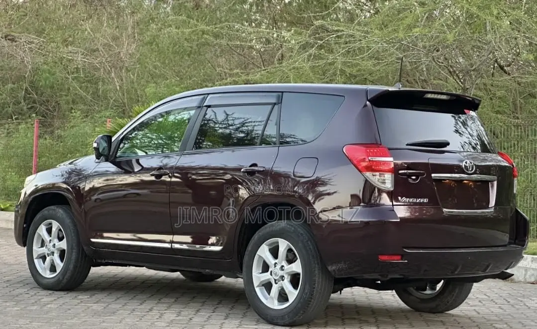 Toyota Vanguard 2010 Maroon