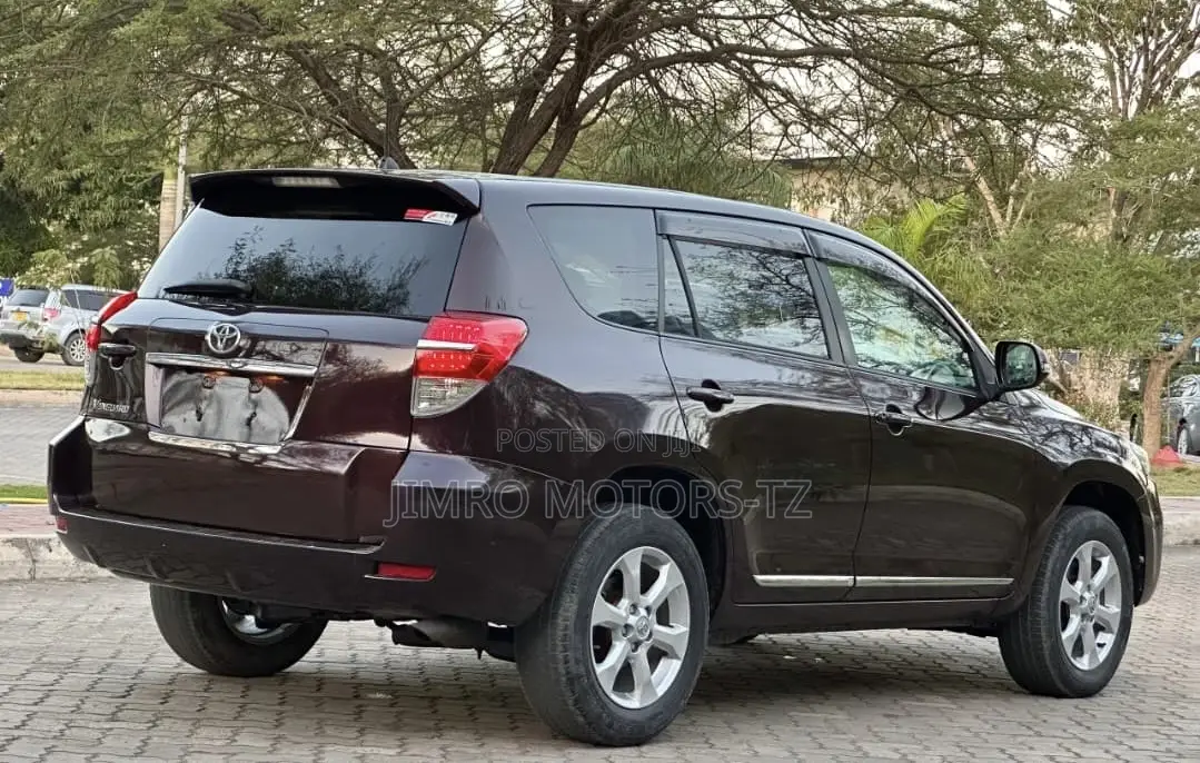 Toyota Vanguard 2010 Maroon