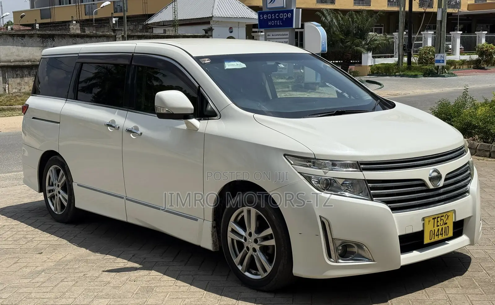 Nissan Elgrand 2011 White