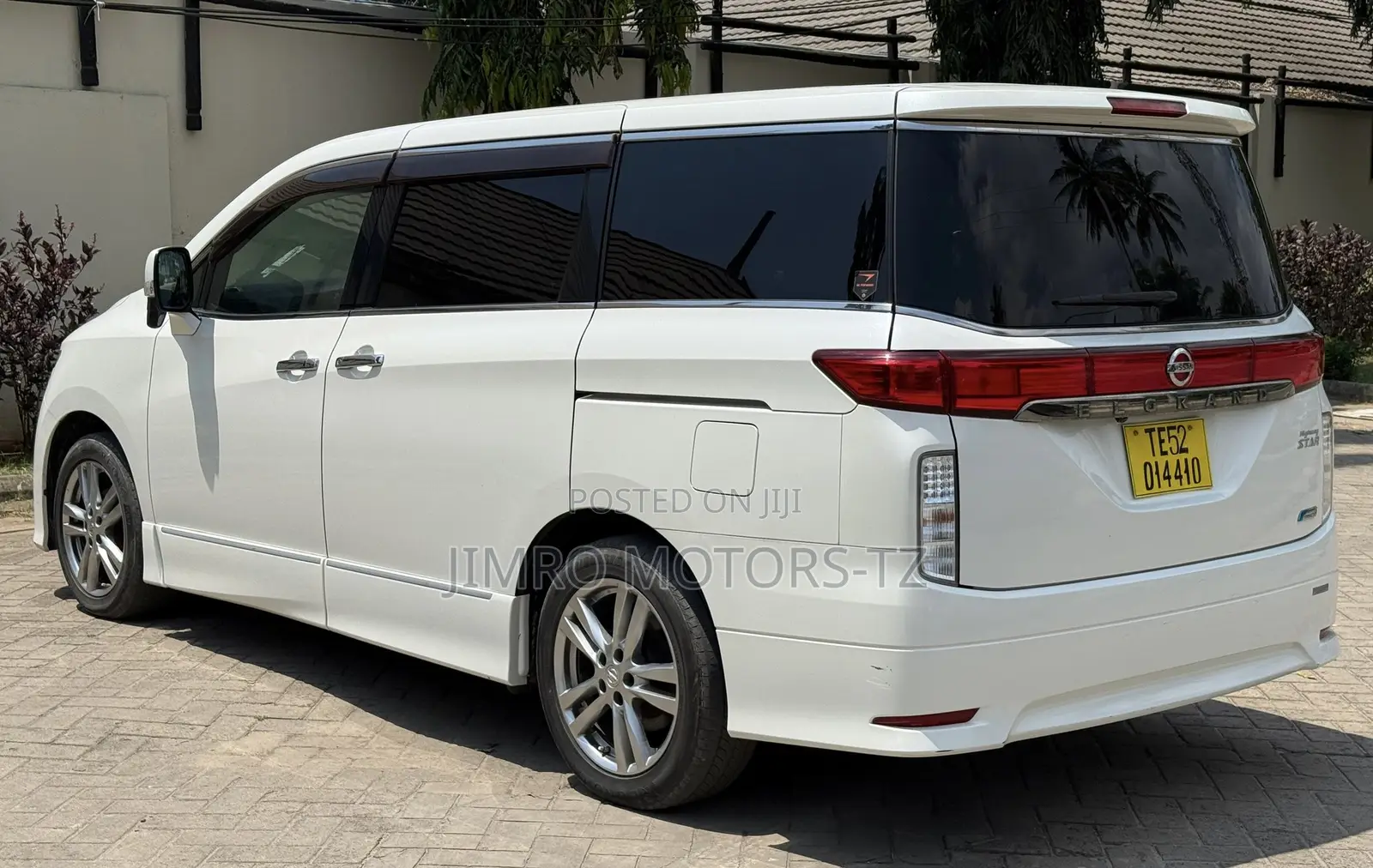 Nissan Elgrand 2011 White