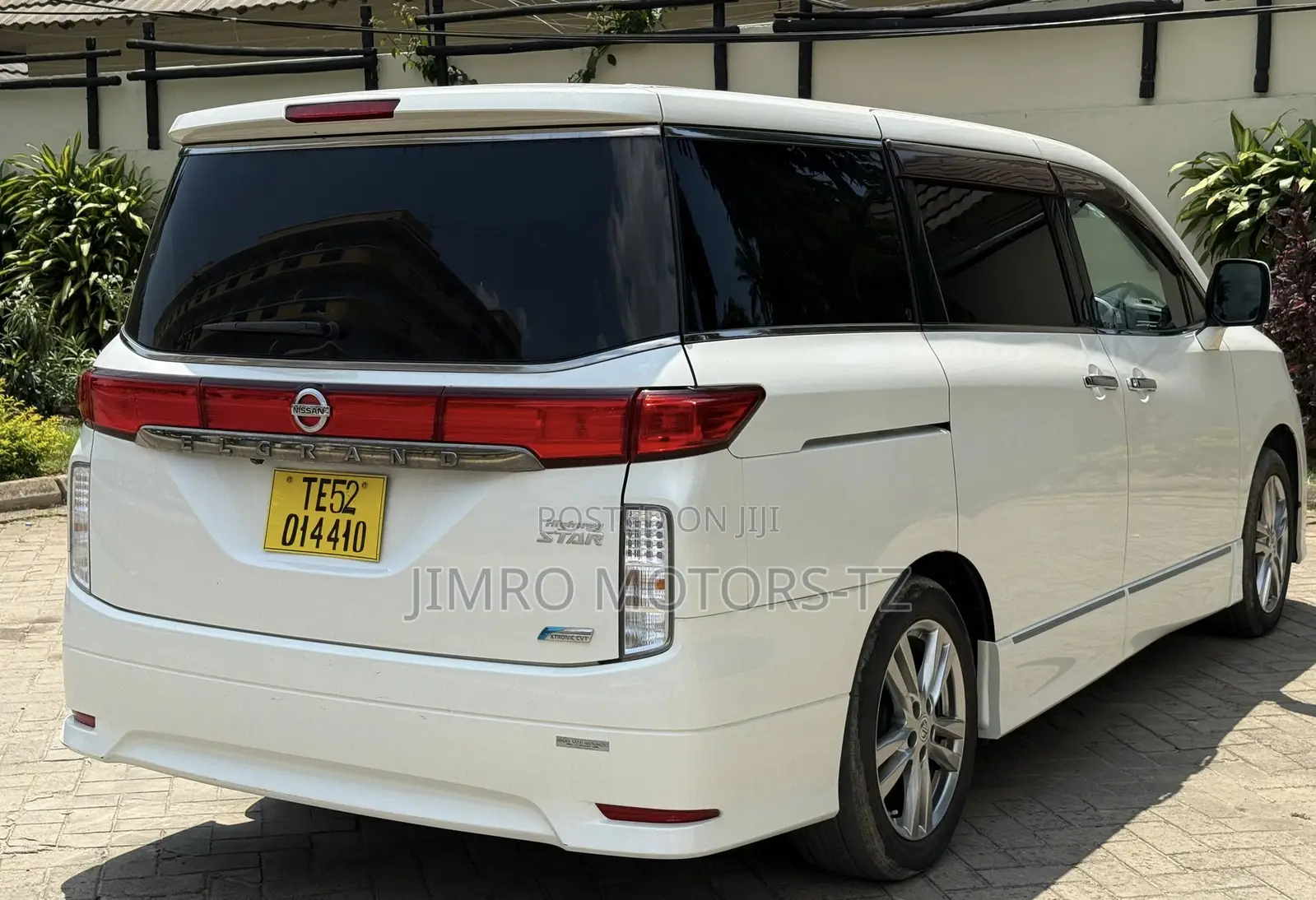 Nissan Elgrand 2011 White