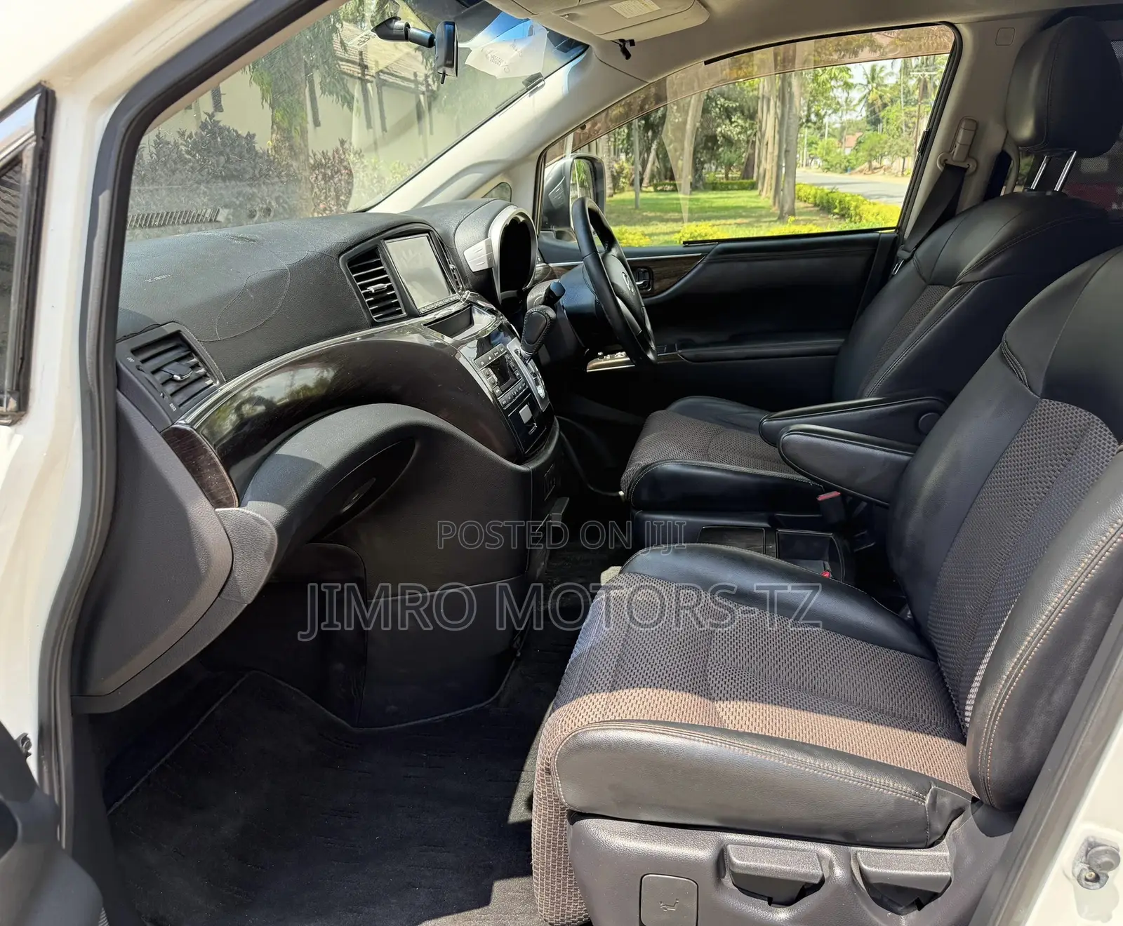 Nissan Elgrand 2011 White