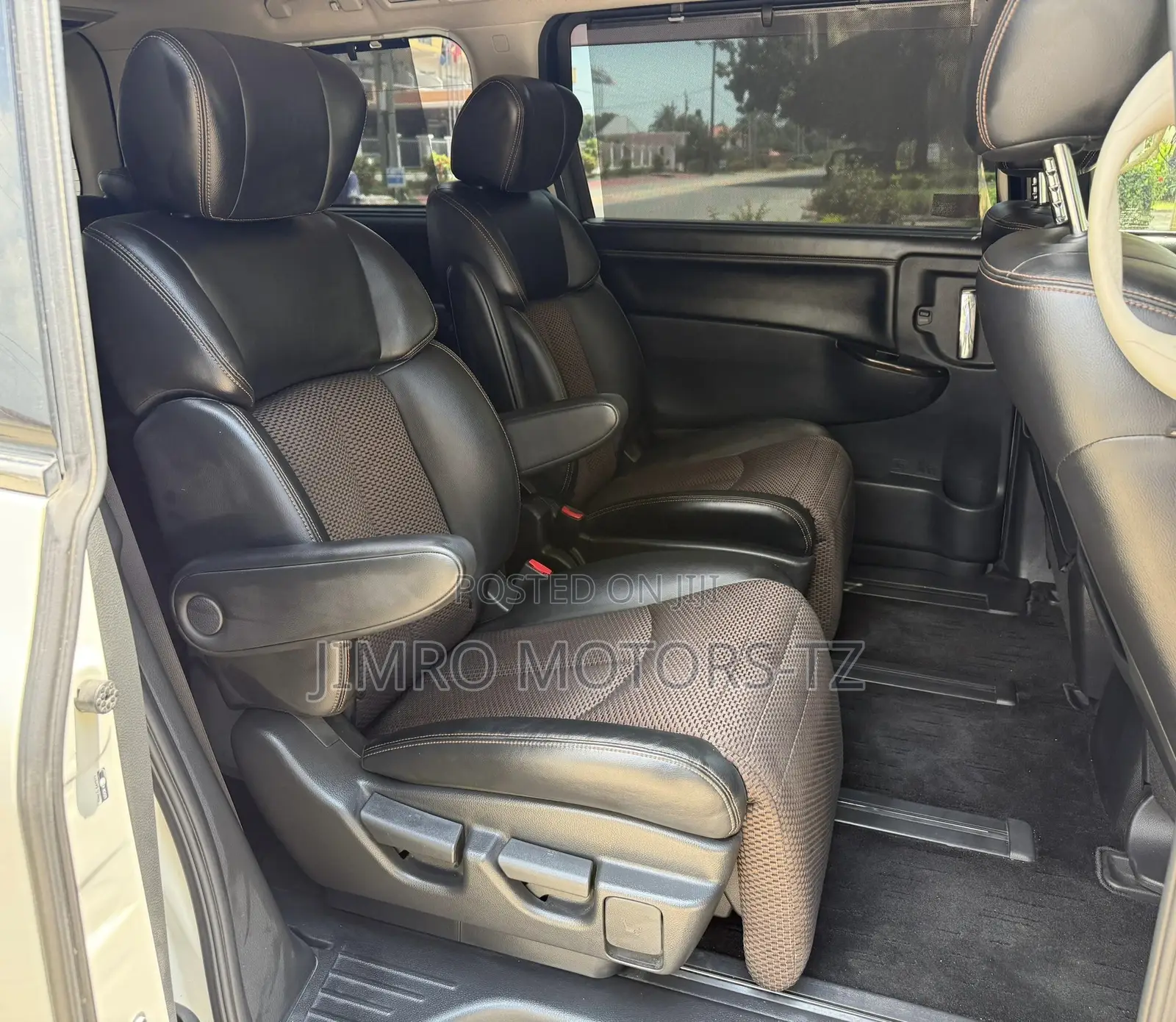 Nissan Elgrand 2011 White