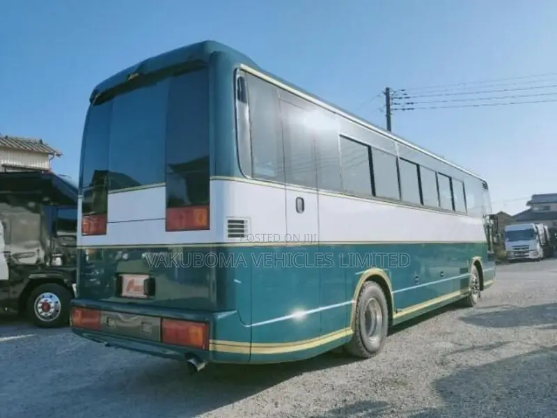 Isuzu Executive Bus 2001 Green