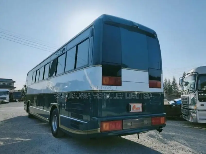 Isuzu Executive Bus 2001 Green