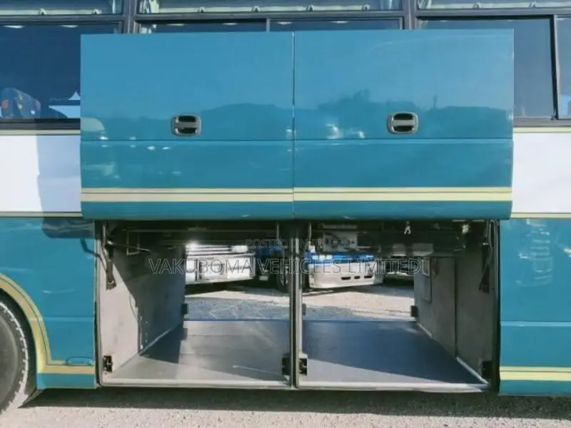 Isuzu Executive Bus 2001 Green