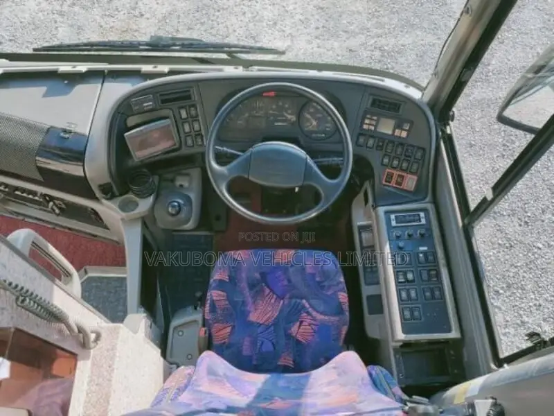 Isuzu Executive Bus 2001 Green