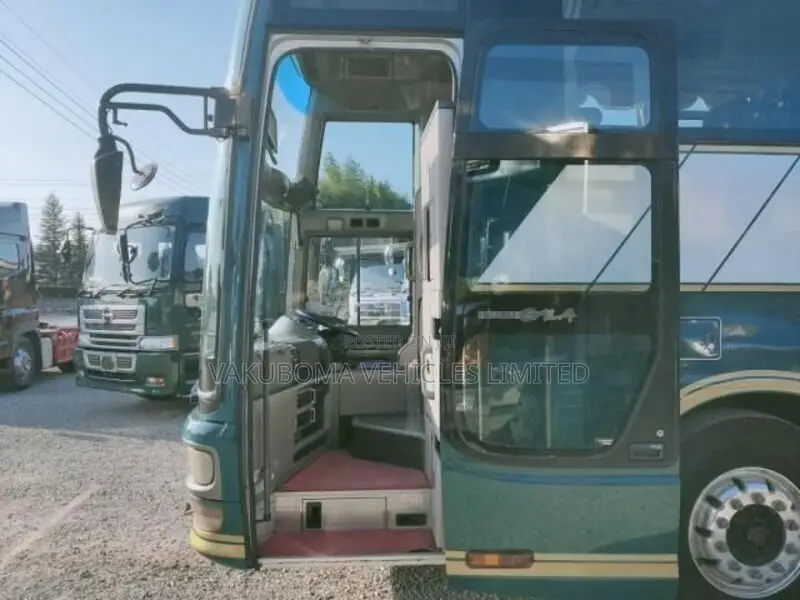 Isuzu Executive Bus 2001 Green