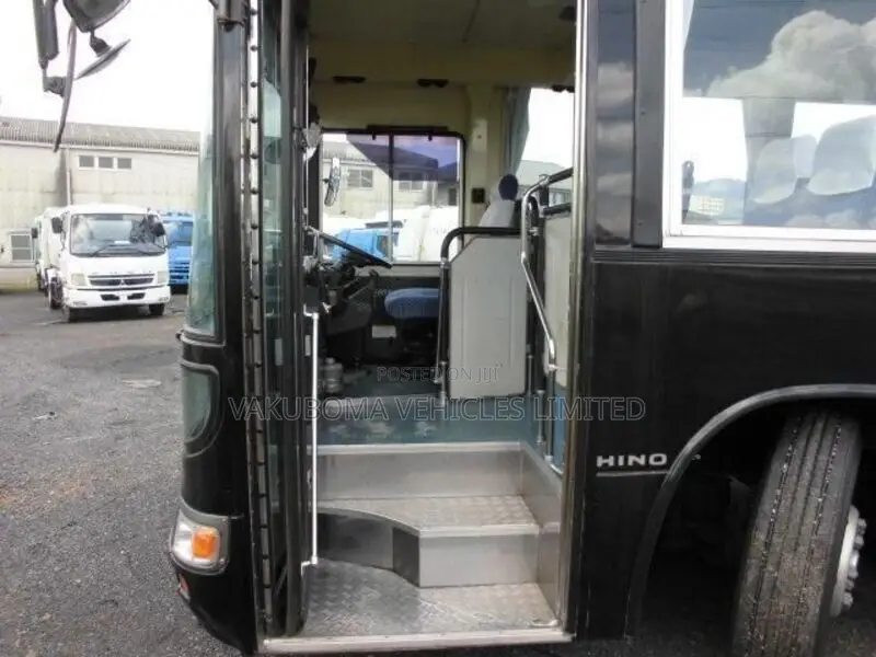 Isuzu Executive Bus 2004 Black
