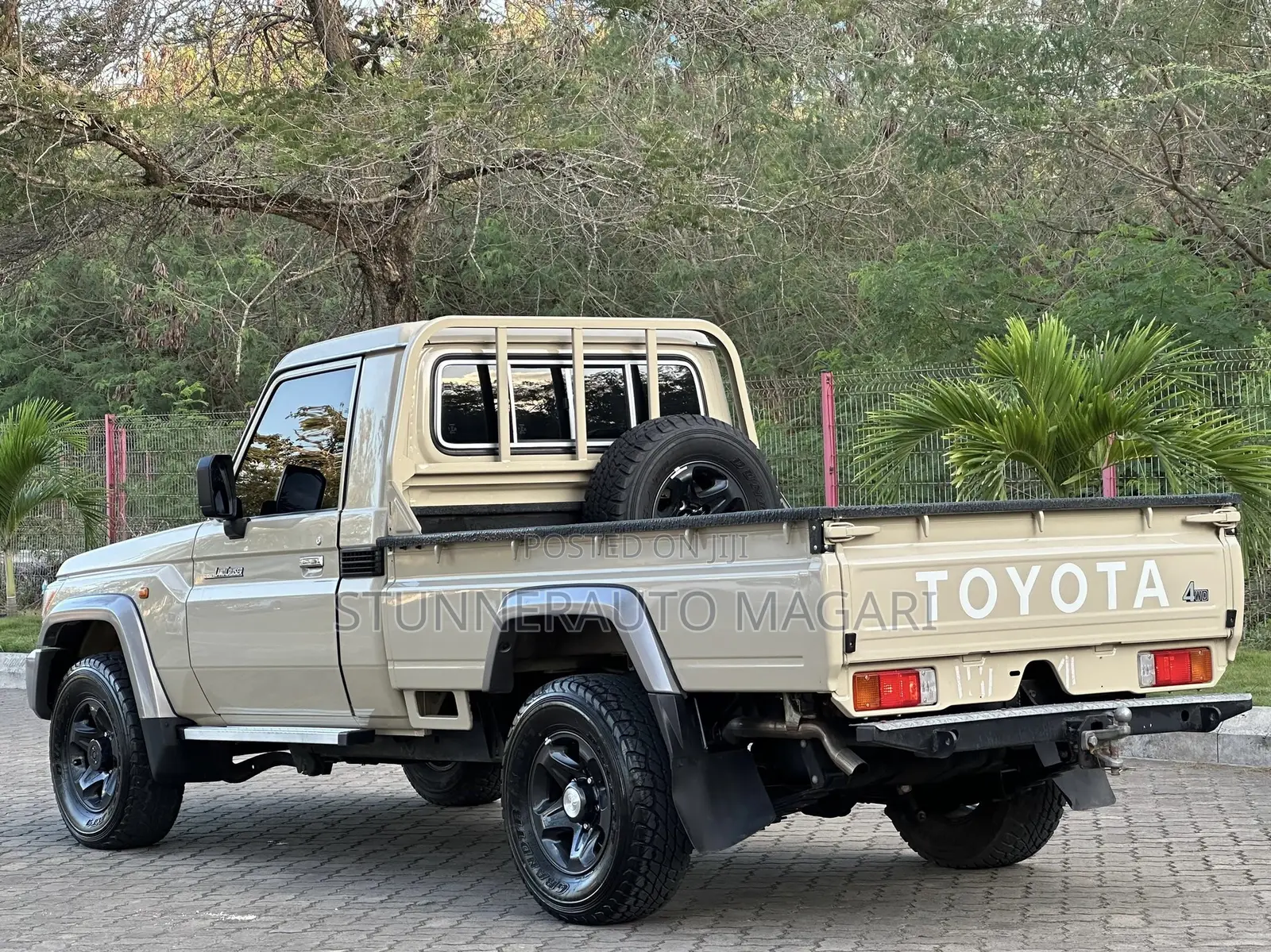 Toyota Land Cruiser 2022 Ivory