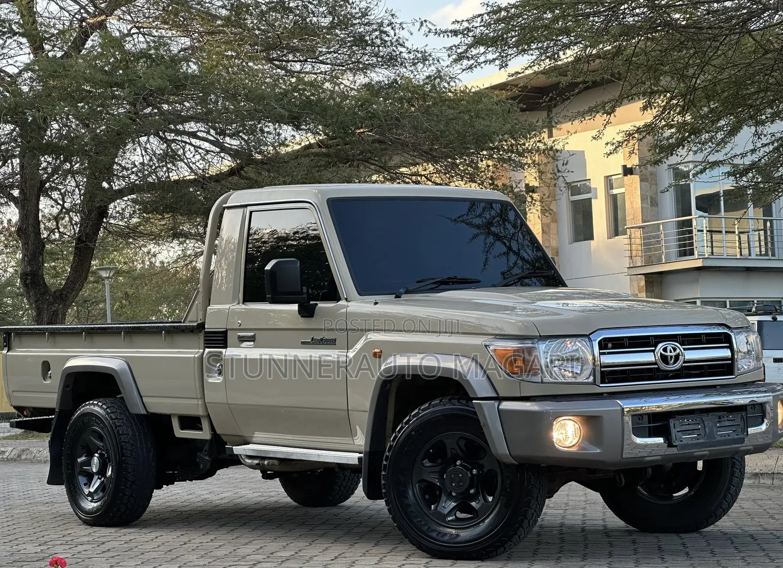 Toyota Land Cruiser 2022 Ivory