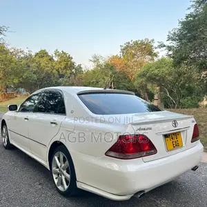 Toyota Crown 2005 White