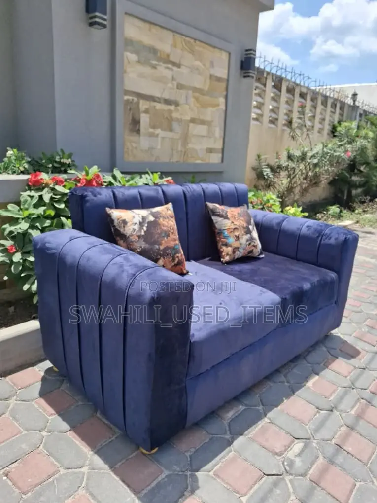 Love Seat Sofa Mpya