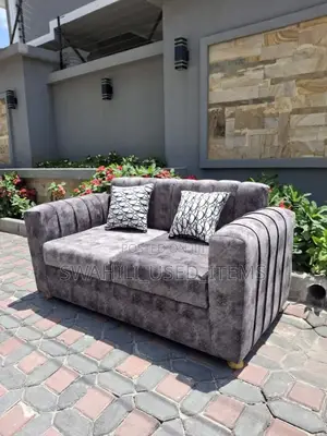 Love Seat Sofa Mpya