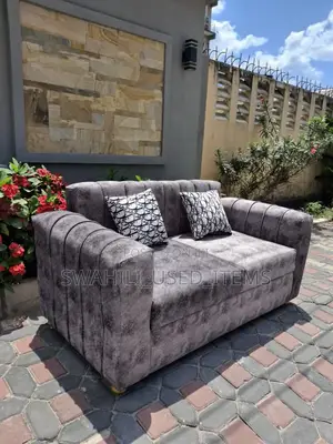 Love Seat Sofa Mpya
