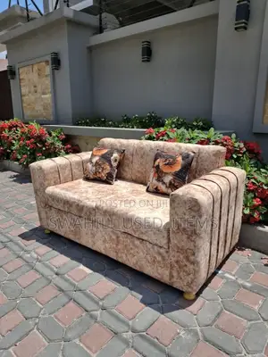 Love Seat Sofa Mpya