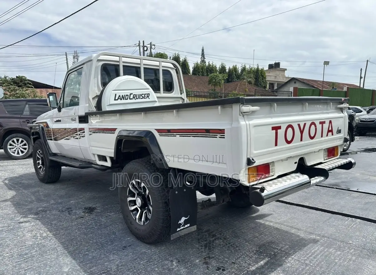 Toyota Land Cruiser 2012 White