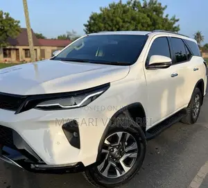 Toyota Fortuner 2023 Off white