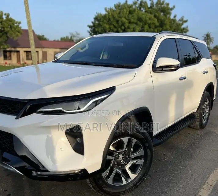 Toyota Fortuner 2023 Off white