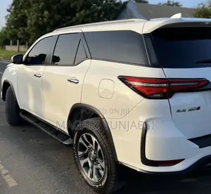 Toyota Fortuner 2023 Off white