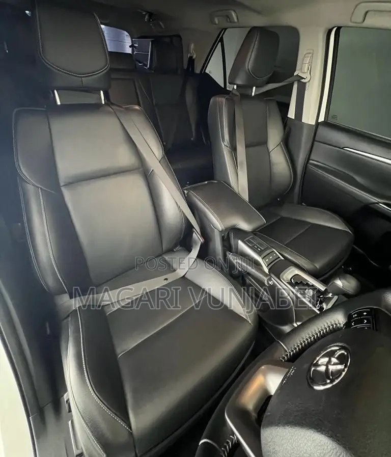 Toyota Fortuner 2023 Off white