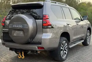 Toyota Land Cruiser Prado 2023 Gray