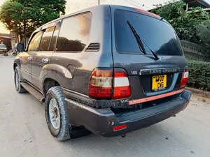 Toyota Land Cruiser 2005 Gray