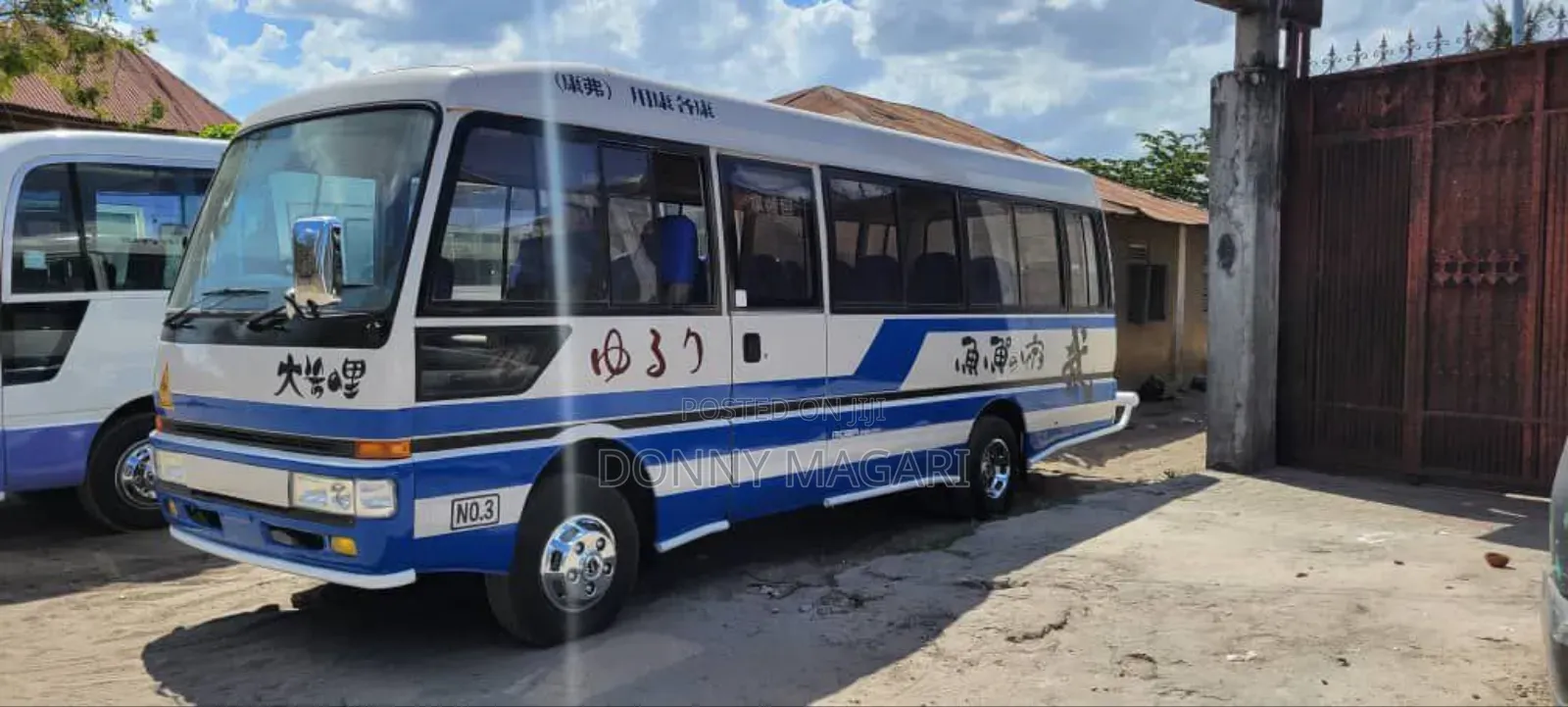 Mitsubishi Fuso Rosa 2004 White