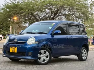 Toyota Sienta 2006 Blue