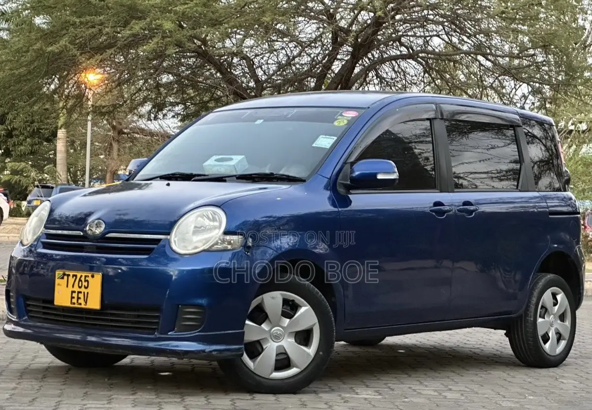 Toyota Sienta 2006 Blue