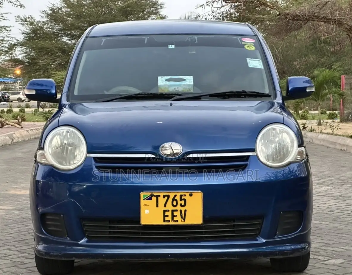 Toyota Sienta 2006 Blue