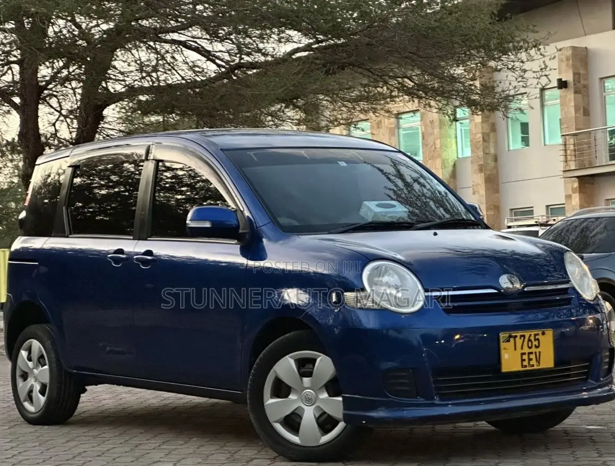 Toyota Sienta 2006 Blue