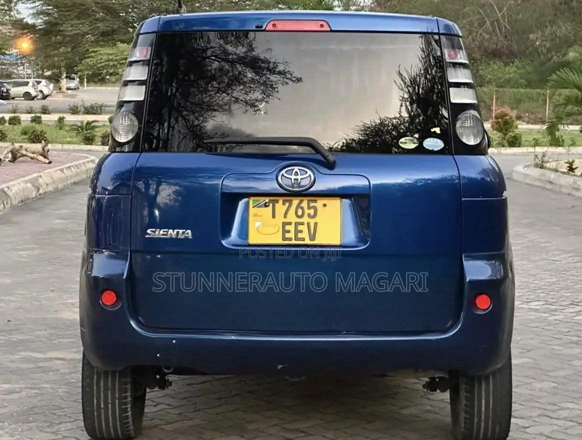 Toyota Sienta 2006 Blue