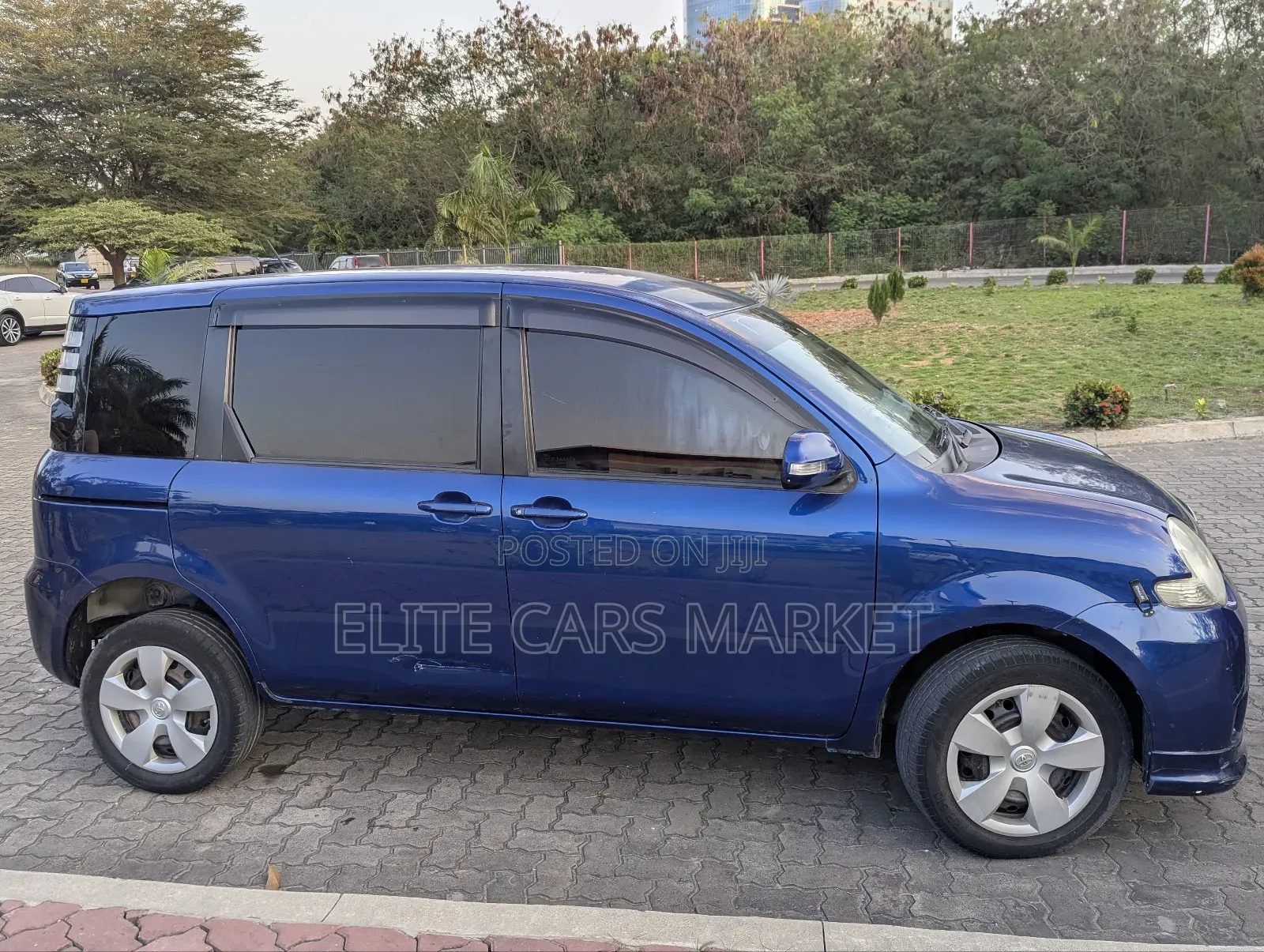 Toyota Sienta 2006 Blue