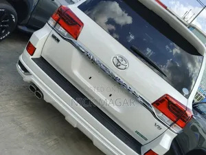Toyota Land Cruiser 2019 White