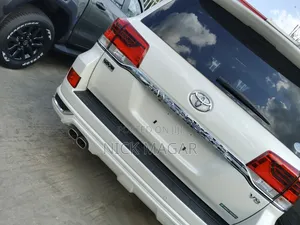 Toyota Land Cruiser 2019 White