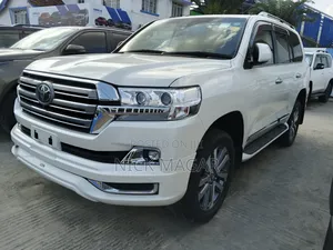 Toyota Land Cruiser 2019 White