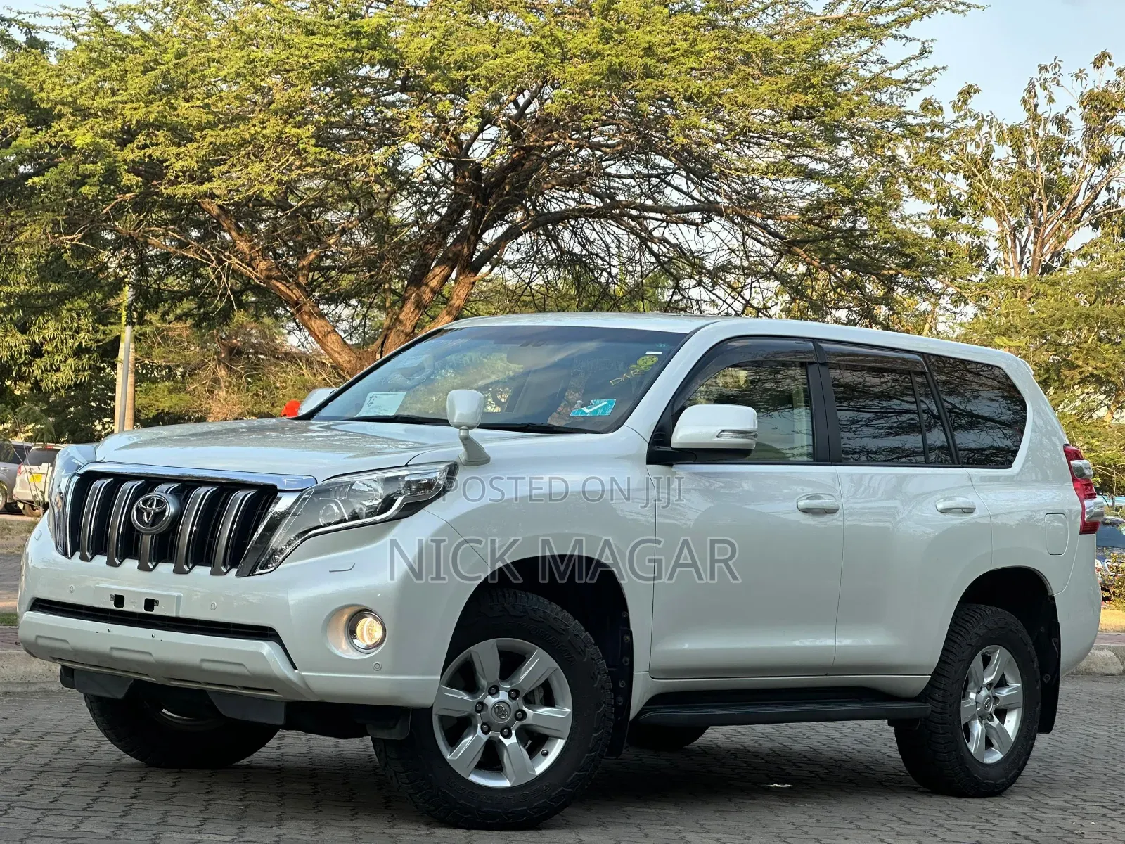 Toyota Land Cruiser Prado 2017 White