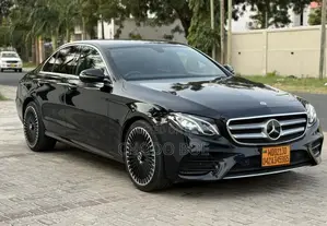 Mercedes-Benz E220 2017 Black