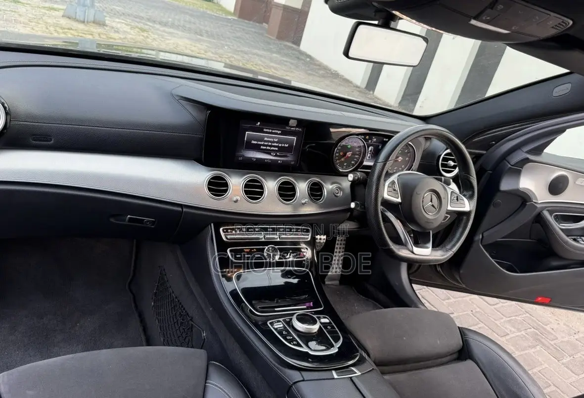 Mercedes-Benz E220 2017 Black