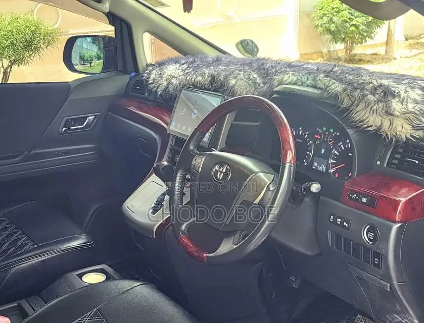 Toyota Vellfire 2010 Black